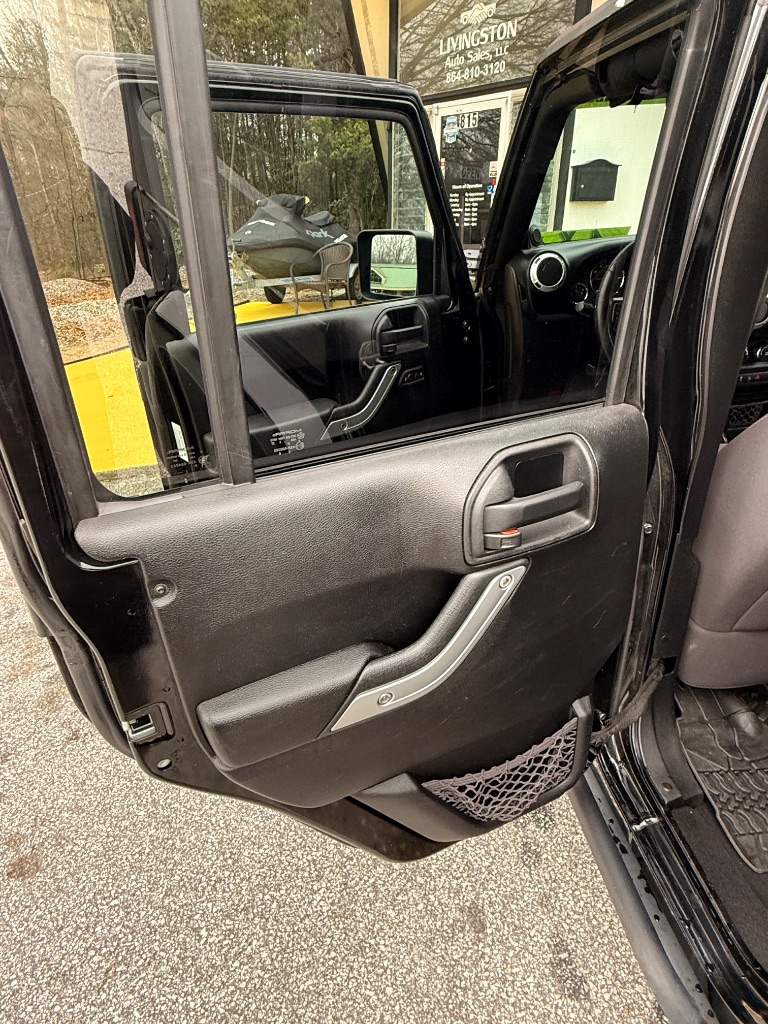2013 Jeep Wrangler Unlimited Sahara - Photo 11