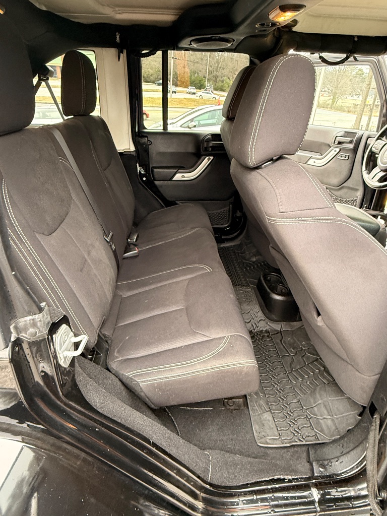 2013 Jeep Wrangler Unlimited Sahara - Photo 13