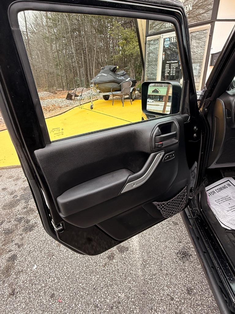 2013 Jeep Wrangler Unlimited Sahara - Photo 9