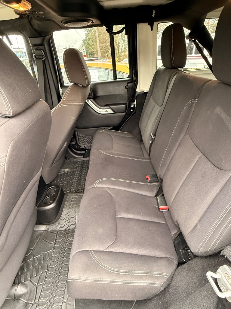 2013 Jeep Wrangler Unlimited Sahara - Photo 10