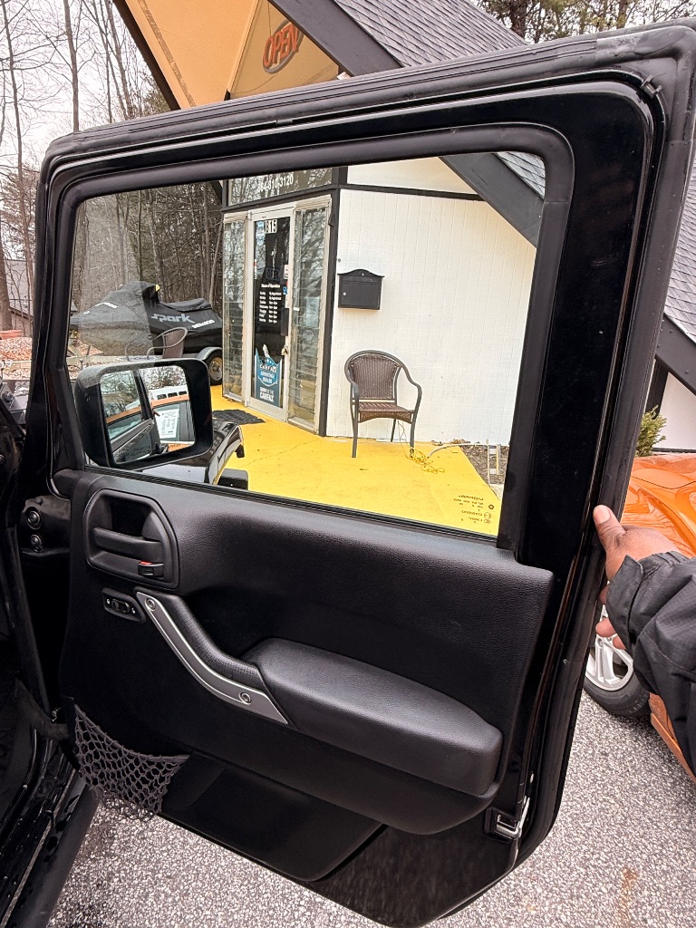 2013 Jeep Wrangler Unlimited Sahara - Photo 16