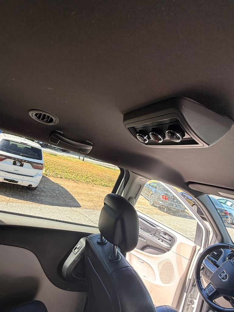 2019 Dodge Grand Caravan SXT - Photo 25