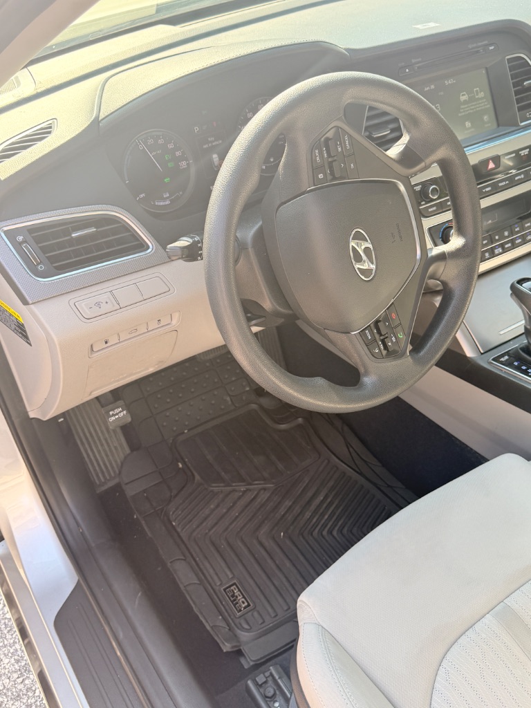 2017 Hyundai Sonata Hybrid Base - Photo 17