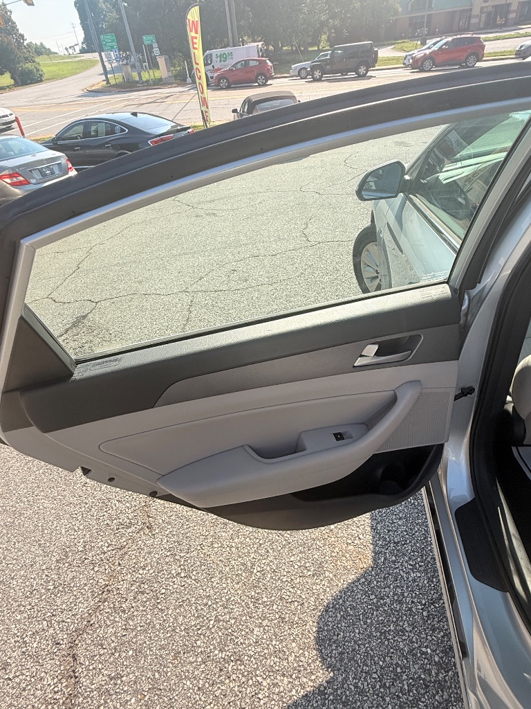2017 Hyundai Sonata Hybrid Base - Photo 20