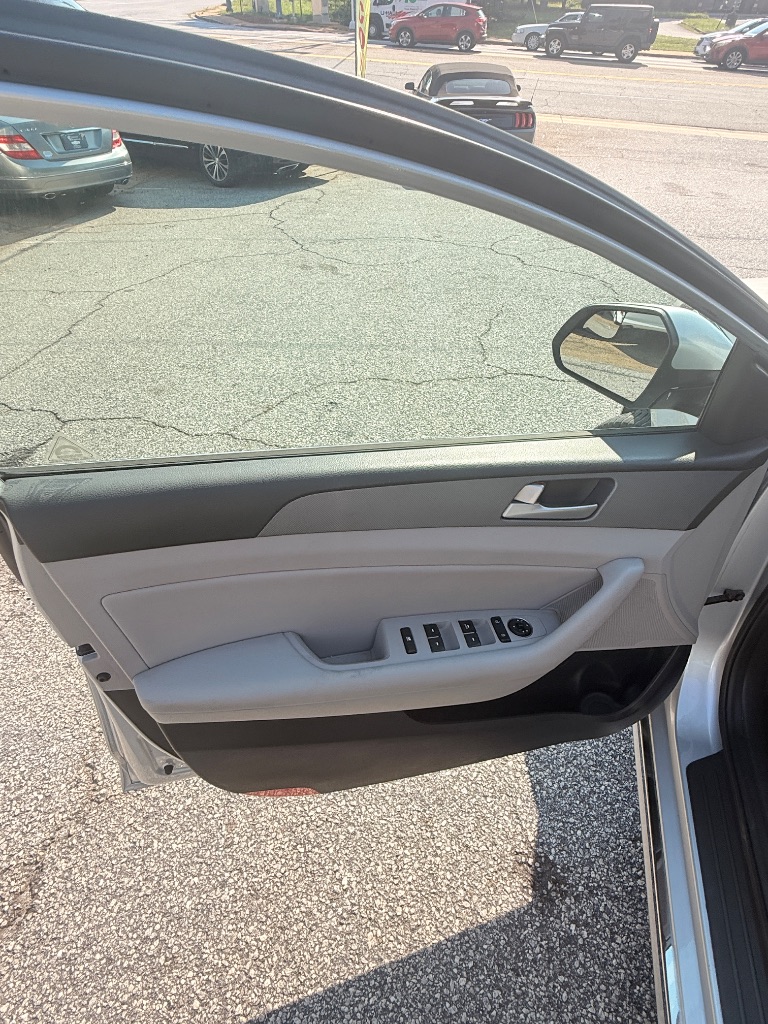 2017 Hyundai Sonata Hybrid Base - Photo 18